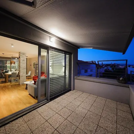 Caisa - Amber 20m From The Sea