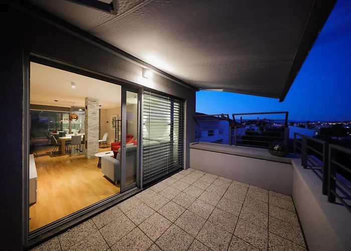 Caisa - Amber 20m From The Sea